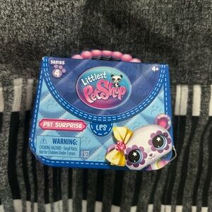 Littlest Pet Shop Blue Box Toy